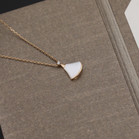 BVLGARI Necklaces - Picture 2 of 6